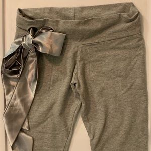 Cute booty lounge Grey Side tie leggings small